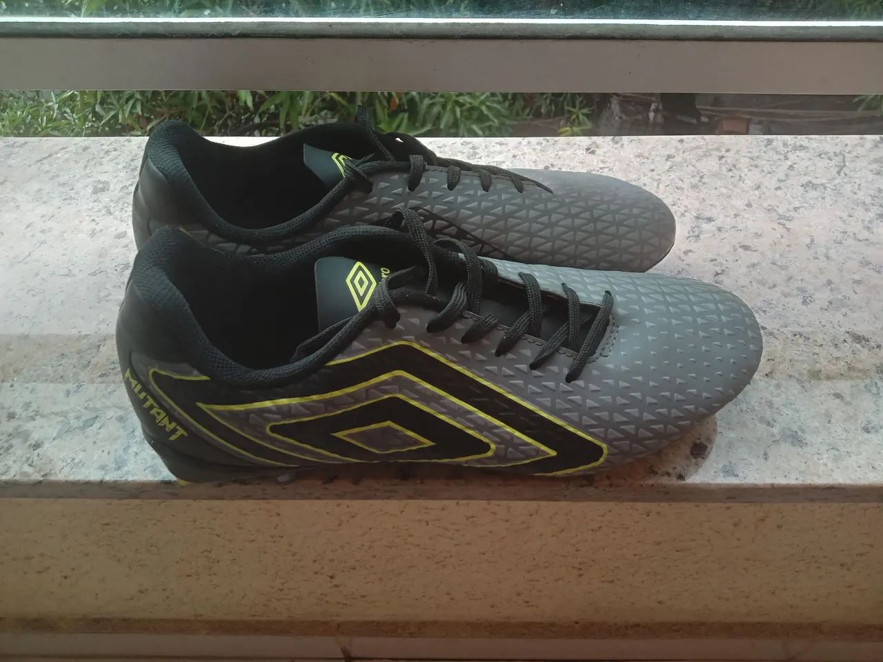 Chuteiras Umbro Mutant - Tamanho 40/41 pouca usada 
