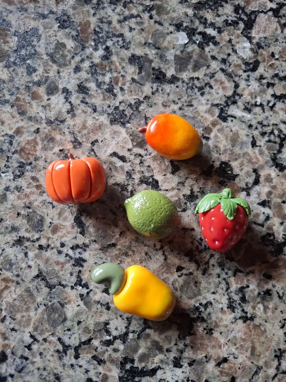 Imãs de geladeira de biscuit