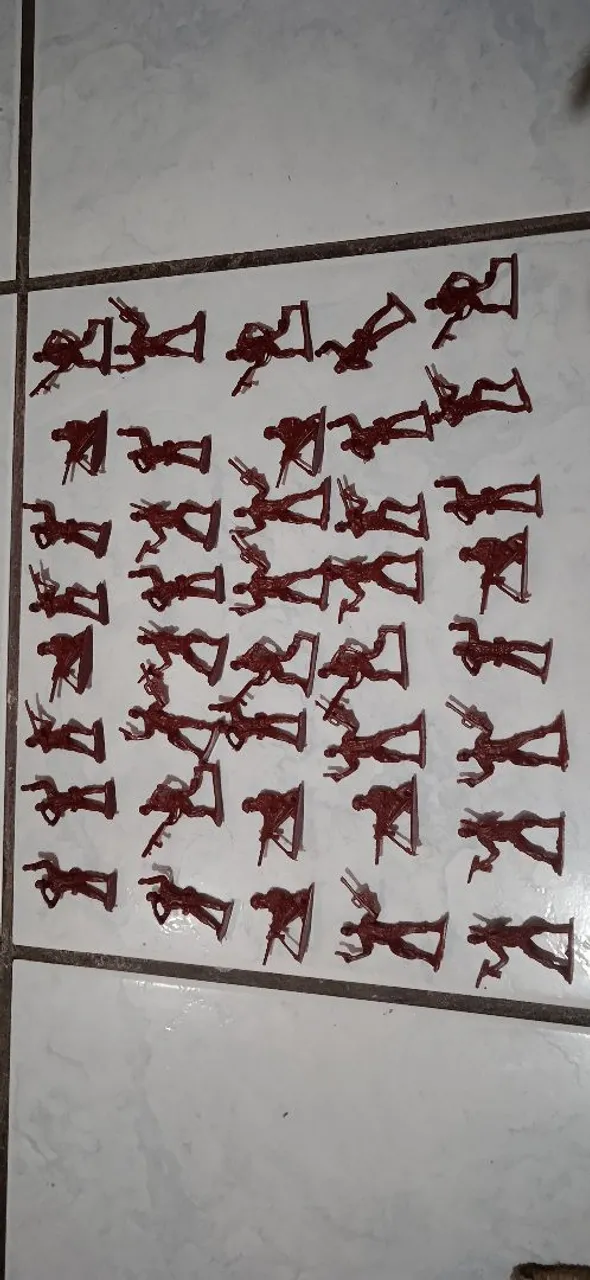 Soldadinhos de plástico - 49 peças