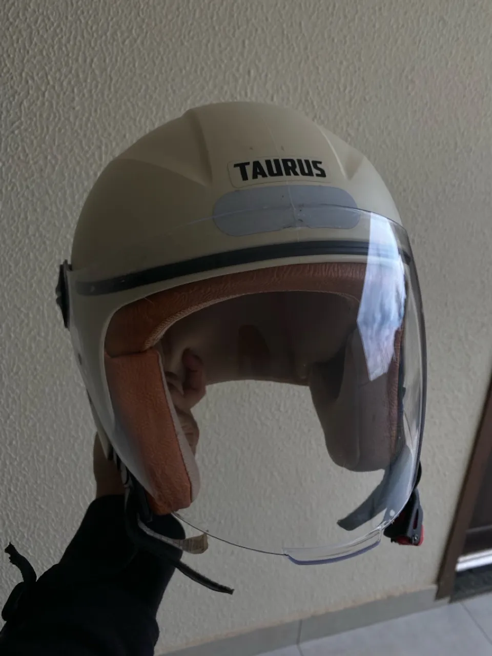 Capacete Taurus com viseira