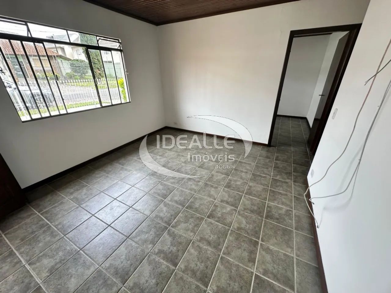 Casa Residencial com 4 quartos para alugar por R$ 3000.00, 171.25 m2 - SANTA FELICIDADE -  - Foto 2