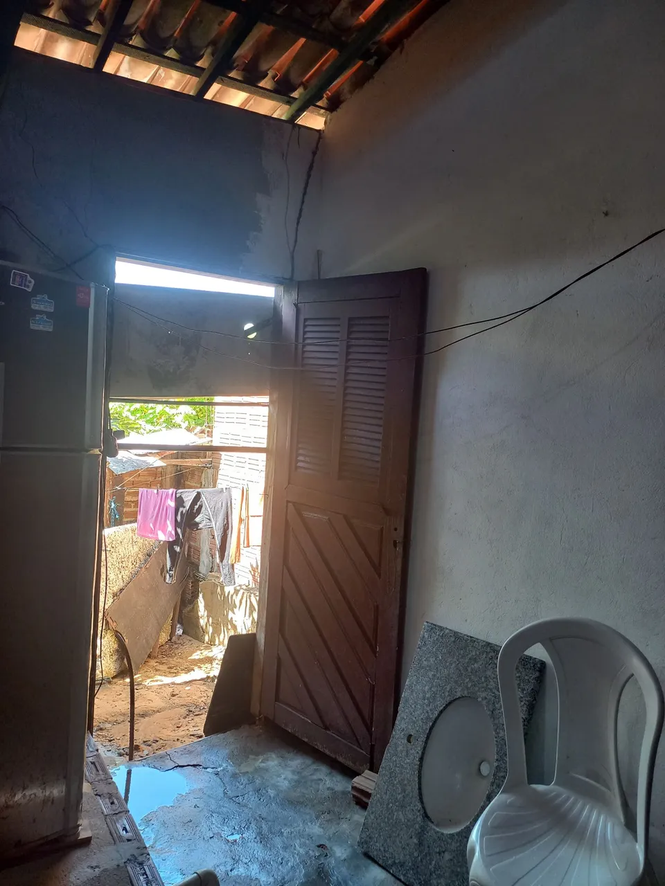 Vende-se uma casa