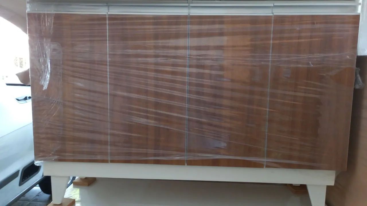 Armário amadeirado novo 