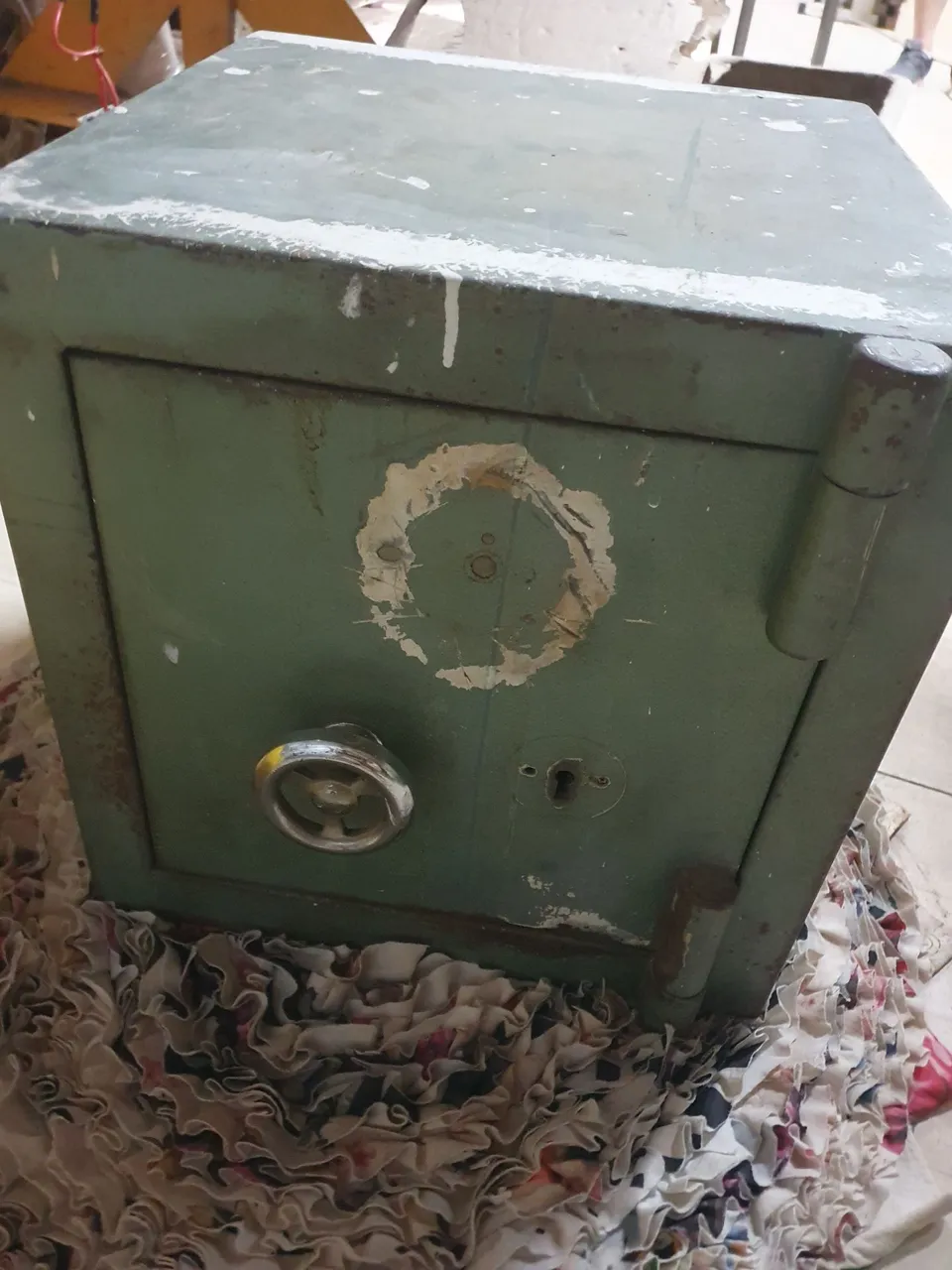 Cofre Antigo de Aço