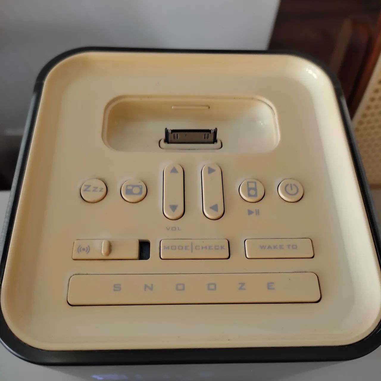 Rádio Relógio com Dock para iPod/iPhone - Foto 4