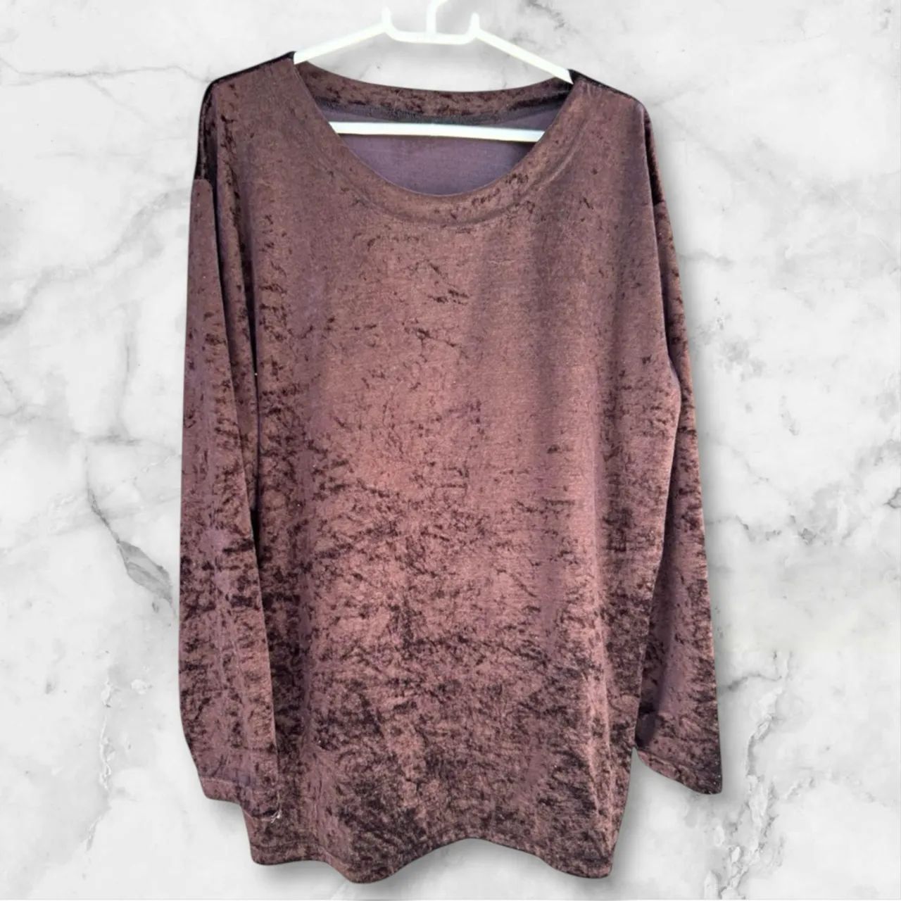 Blusa de Veludo Marrom - Manga Longa - Foto 2