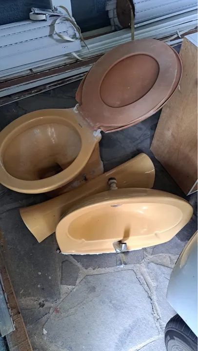 Conjunto de vaso, pia e pedestal