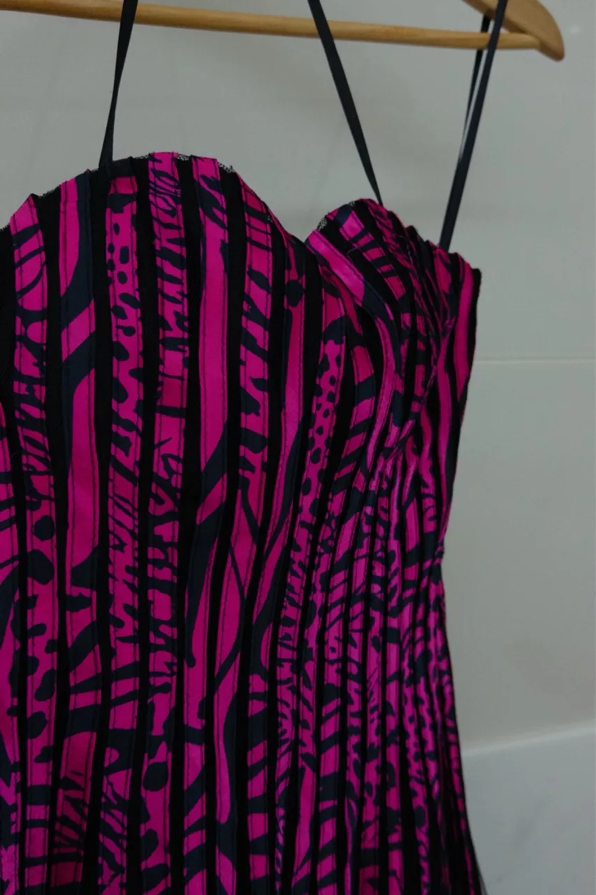 Vestido Pink com Estampa Abstrata