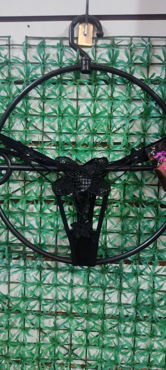 Calcinha de renda com detalhes florais - Foto 3