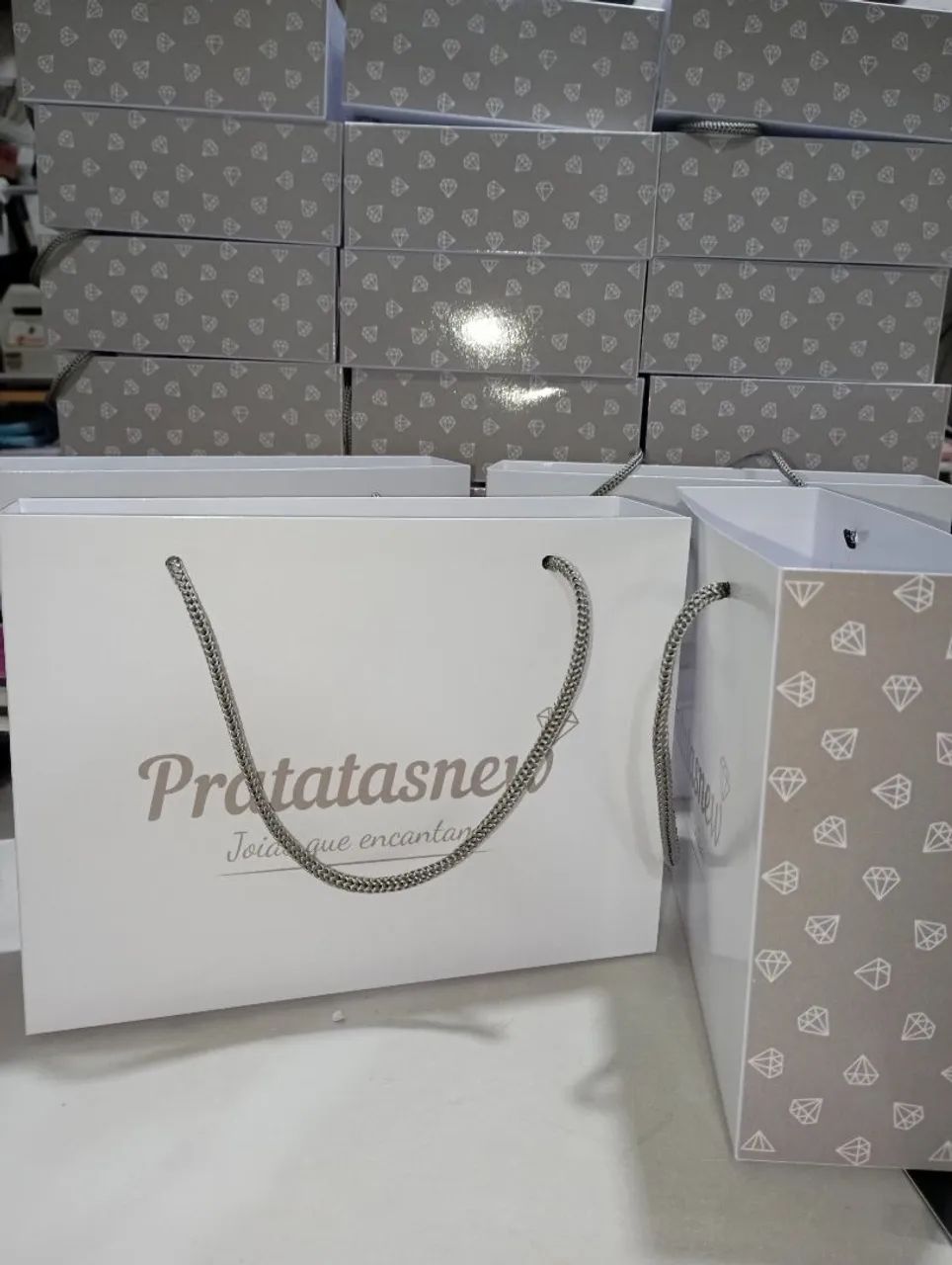 Sacola de Papel para Presente Prata - Foto 3