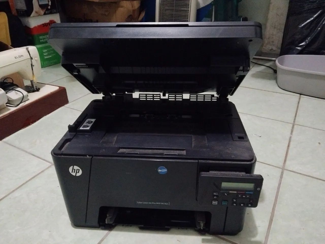 Impressora HP Color LaserJet Pro MFP M176n - Foto 3