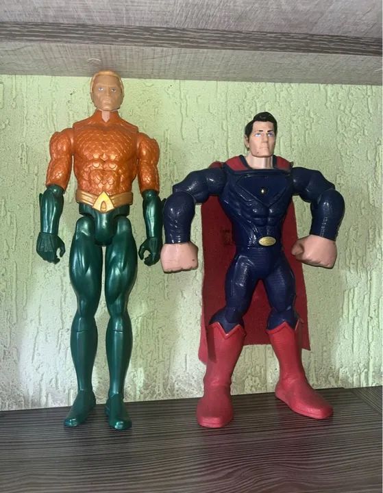 Bonecos Aquaman e Superman - Action Figures (usadas)
