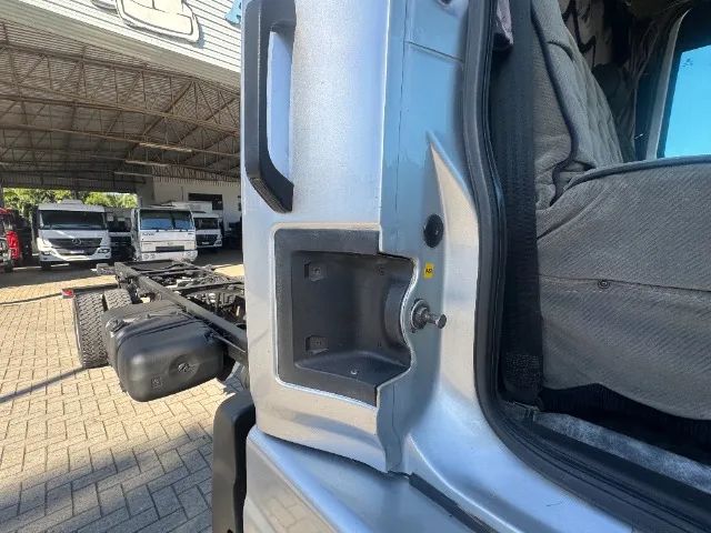 Ford Cargo 815 Ano 2011 Com AC - Foto 12