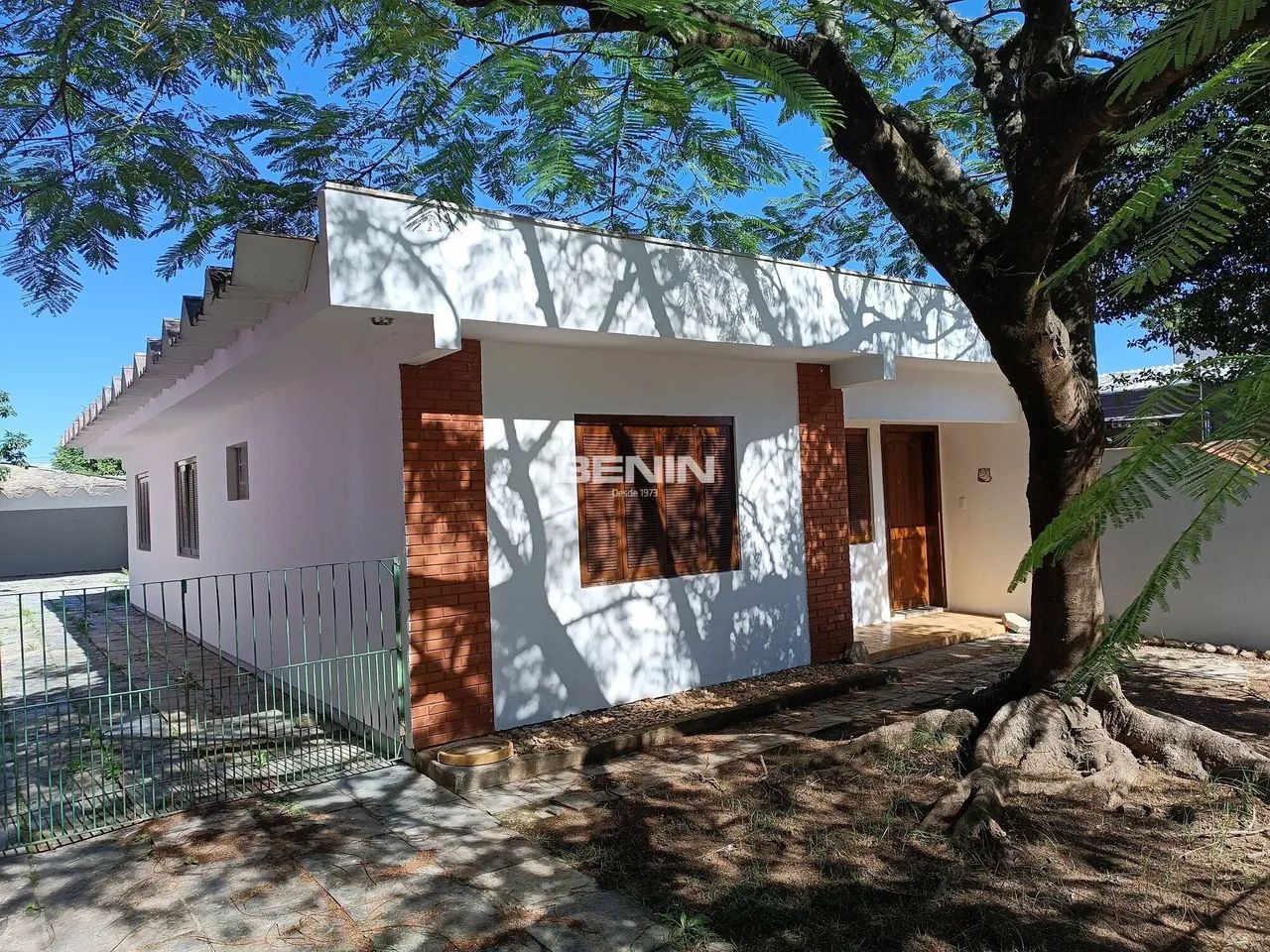 Locação de Casa em CANOAS-RS, bairro HARMONIA com 150m² Área Const. Locação de Casa em CAN