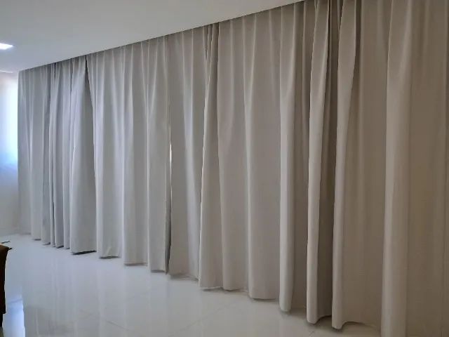 Cortina blackout, trilho suíço. Medindo 2,70m altura x 14,72 largura - Foto 4
