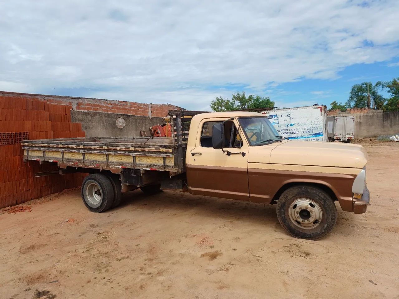 Vendo f 4.000 87 motor ford placa mercosul