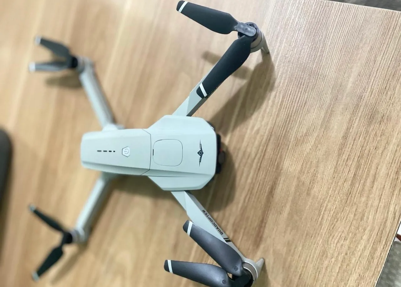 Drone dobrável com câmera HD KF102