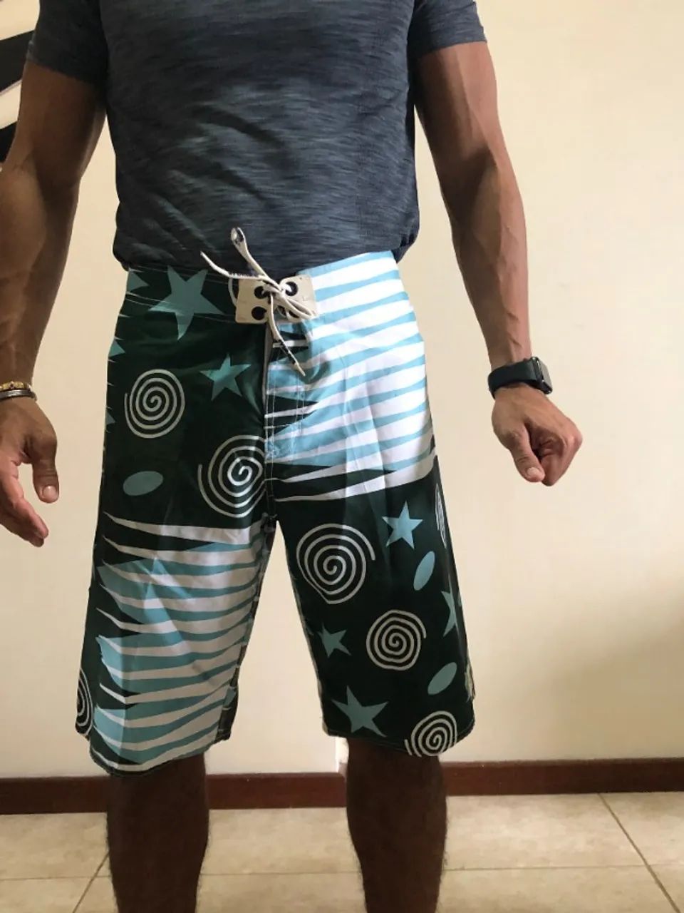 Bermuda moda surf. Diversos modelos. Tam M e P R$ 45,00 cada R$ 45,00 - Foto 3