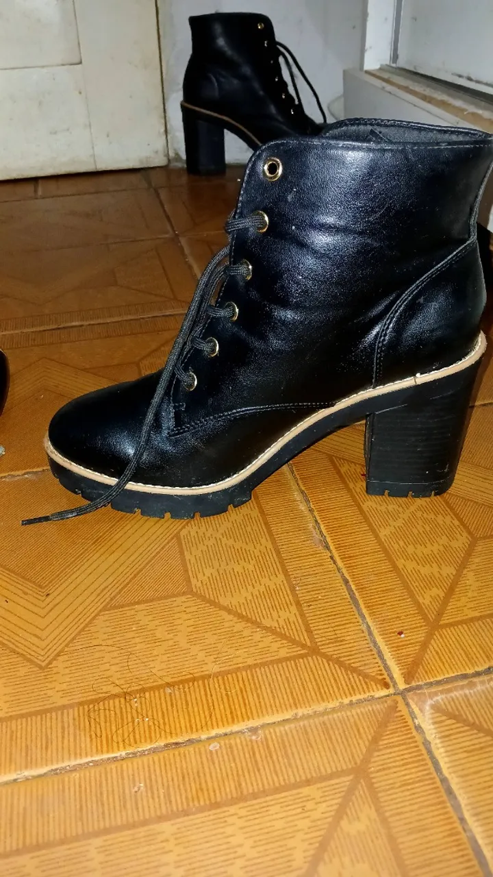 Bota preta da Via marte