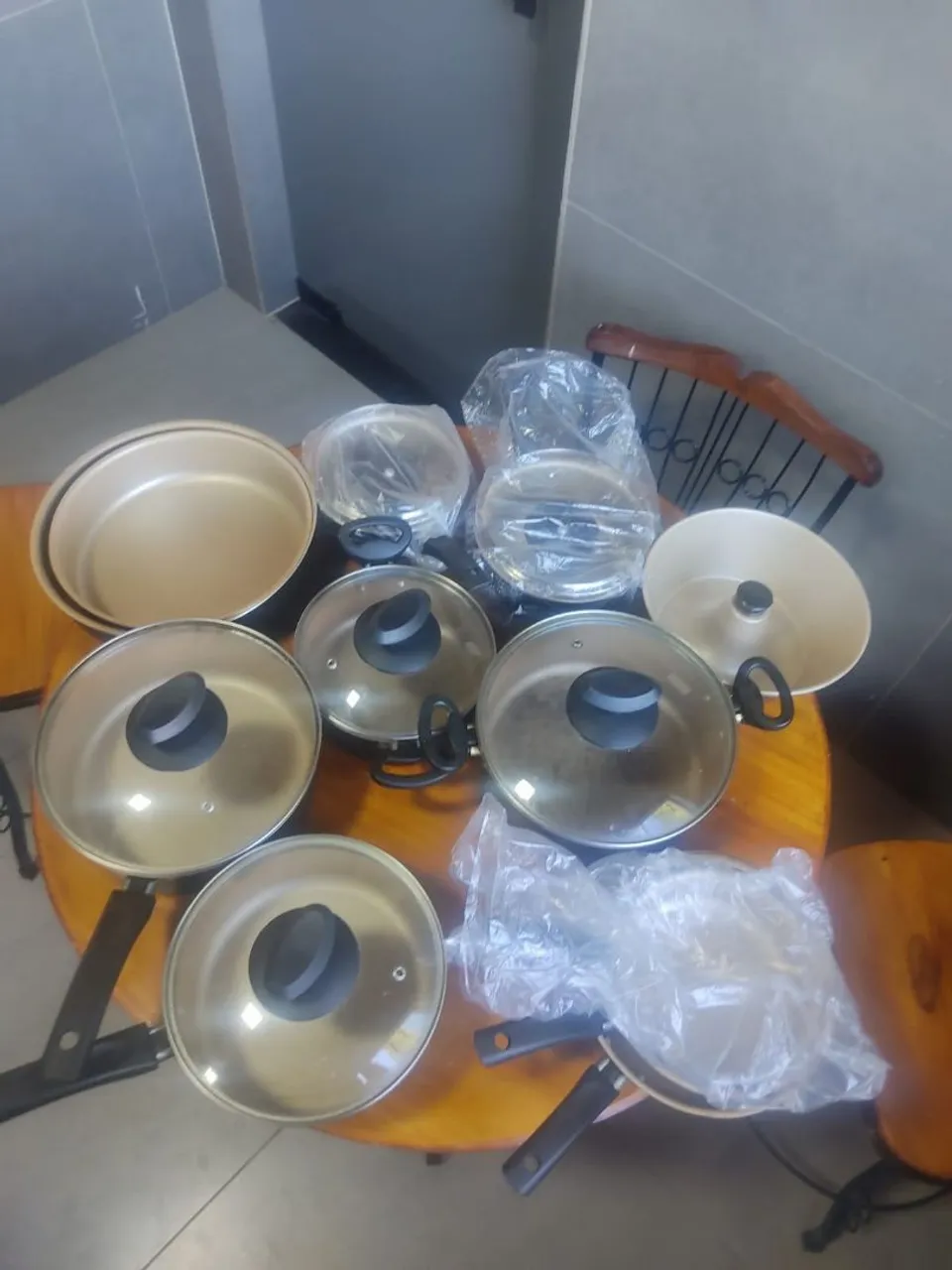 Conjunto de panelas e frigideiras (11 total)