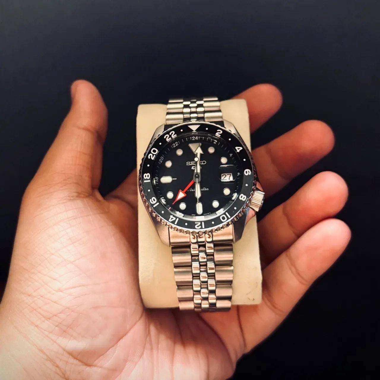 Relógio Seiko Sport 5 GMT Bruce Wayne automático  - Foto 3