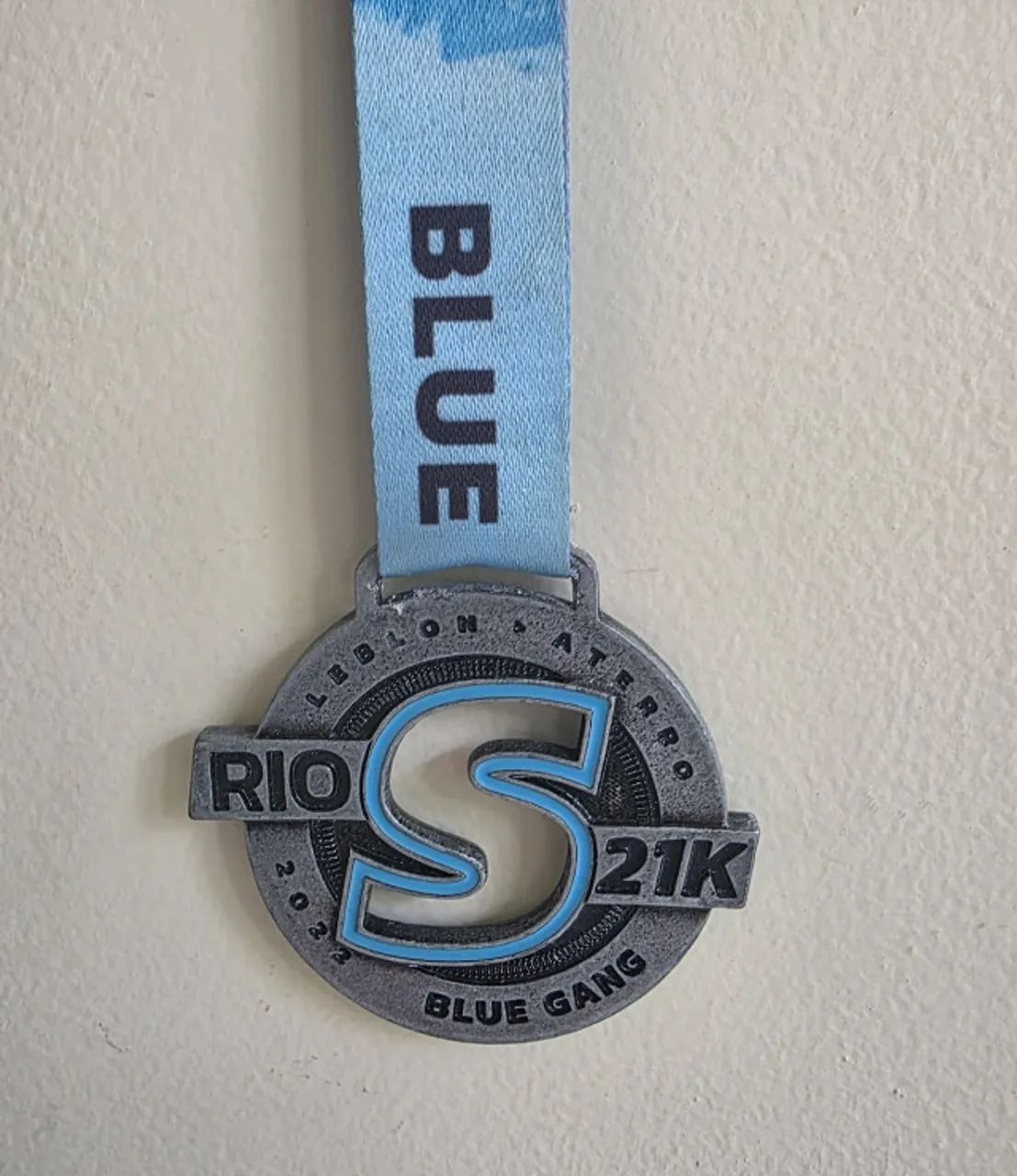 Medalha oficial Rio 21K Leblon Aterro - 2022 - Foto 3