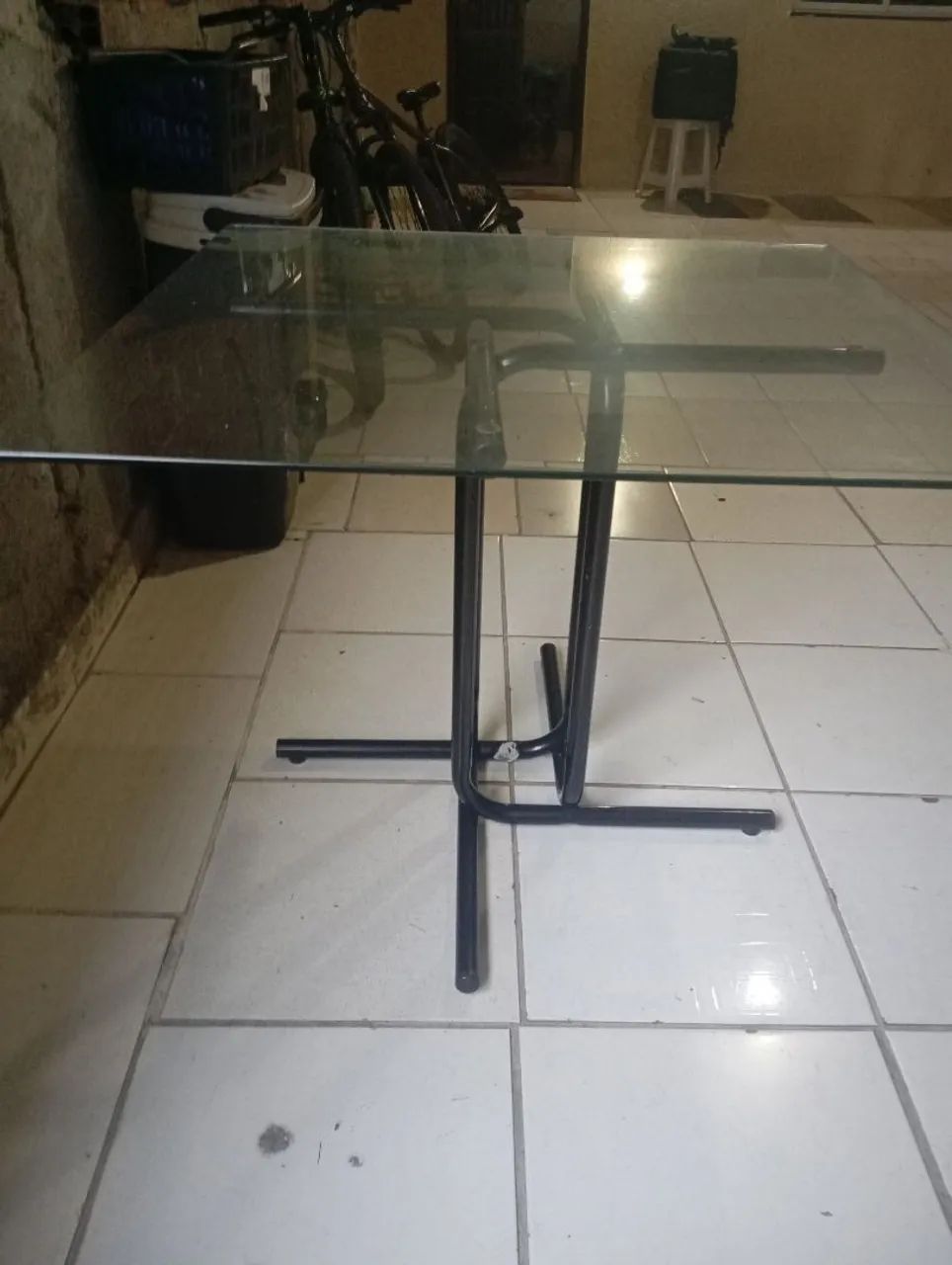 Vendo mesa de vidro sem cadeiras 