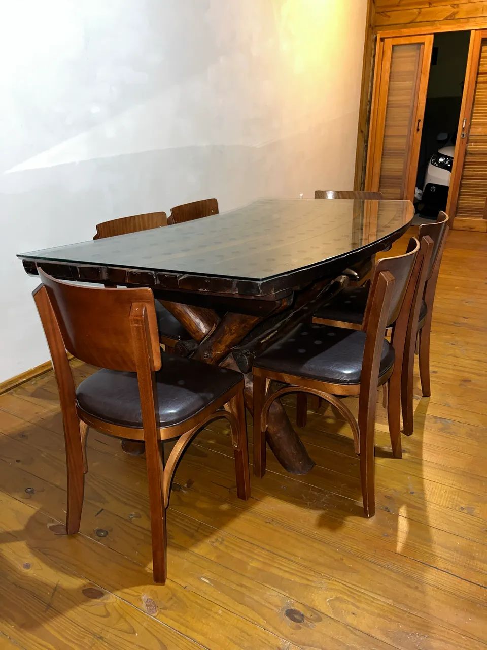 Mesa em madeira maciça com vidro curvo (peça única e exclusiva) - Foto 2