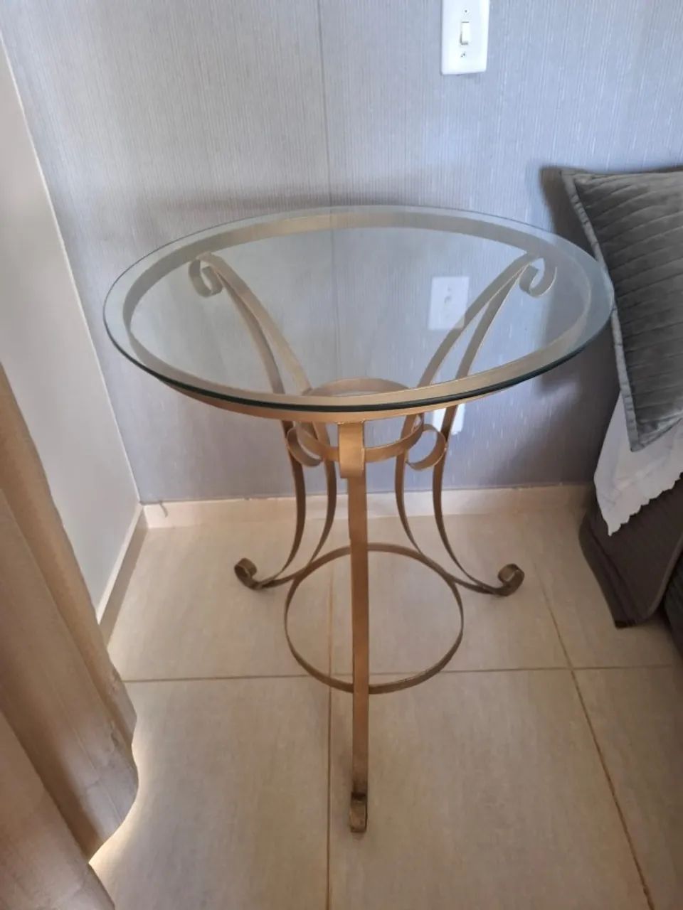 mesa de metal, dourada, com tampo de vidro de 5 mm, com 83 cm de altura