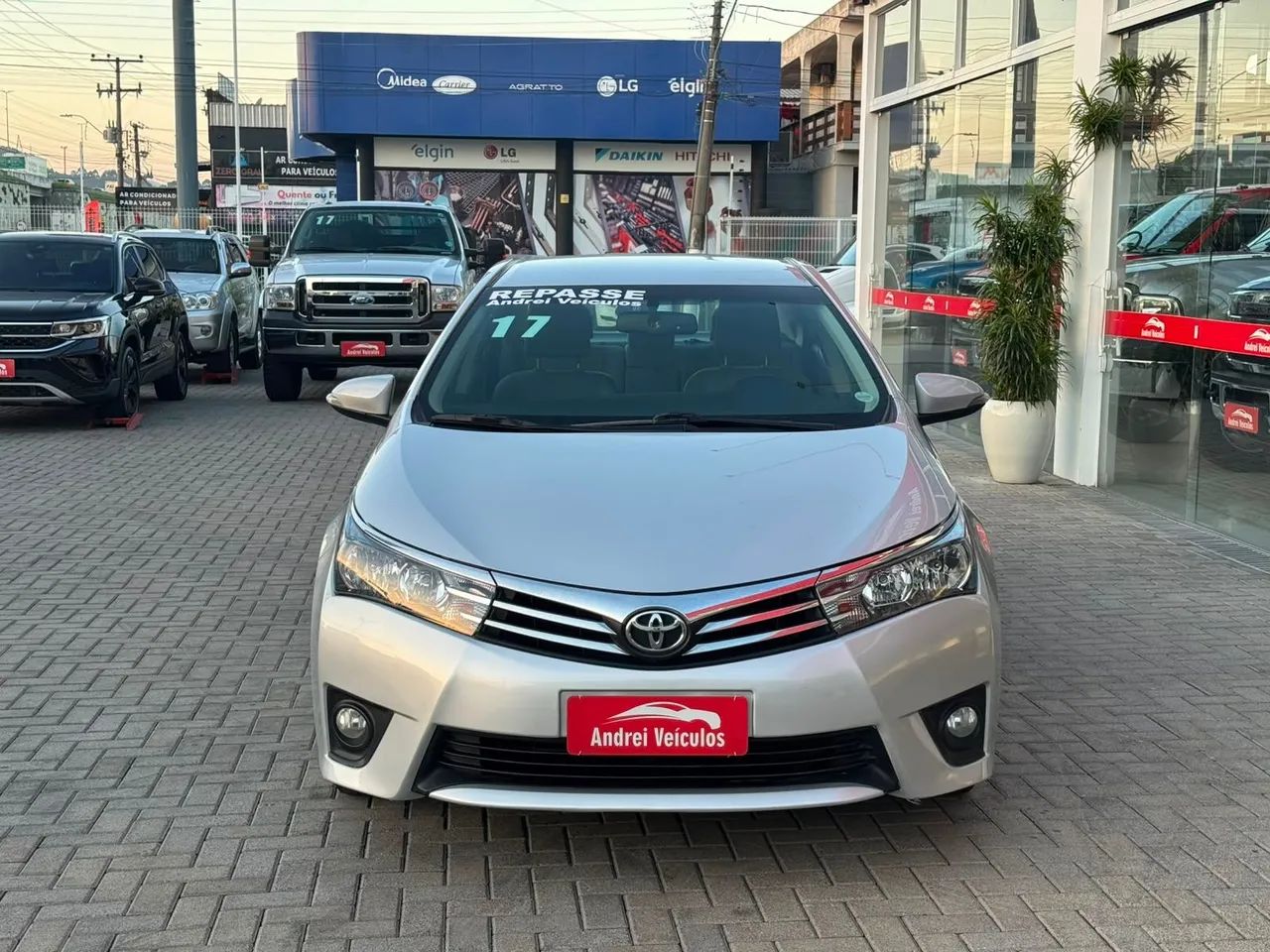 Toyota Corolla XEI 2.0 Flex 16V Aut. 2017 - Foto 2