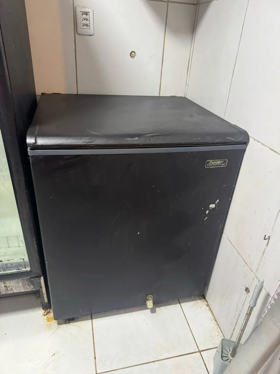 Freezer funcionando perfeito só precisando de reforma - Foto 4