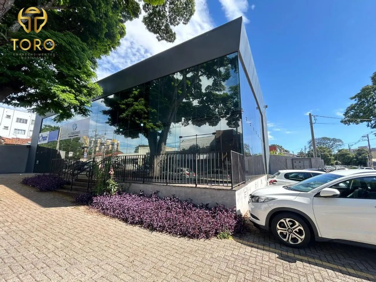 Aluga-se sala comercial na Rua Nassid Haddad esquina com Rua Princesa Isabel em Maringá-Pr