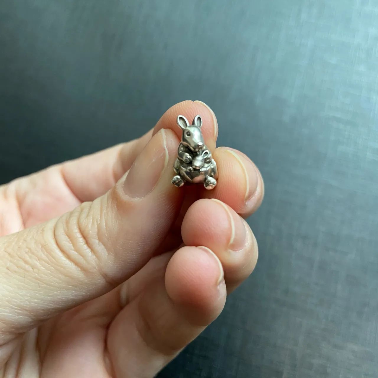 Charm Pandora - Canguru com filhote  - Foto 3