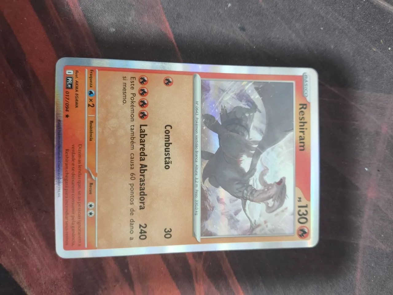 Cartão de pokemon brilhante Reshiram