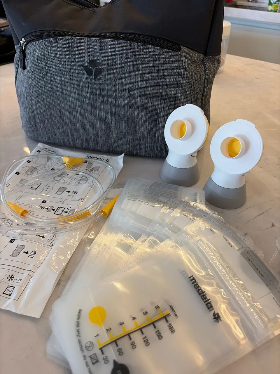 Extrator de Leite Elétrico Medela com 2 saídas  - Foto 2