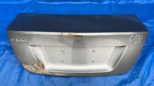 Tampa Traseira Mercedes C180 2008 A 2014 / Detalhes Prateado
