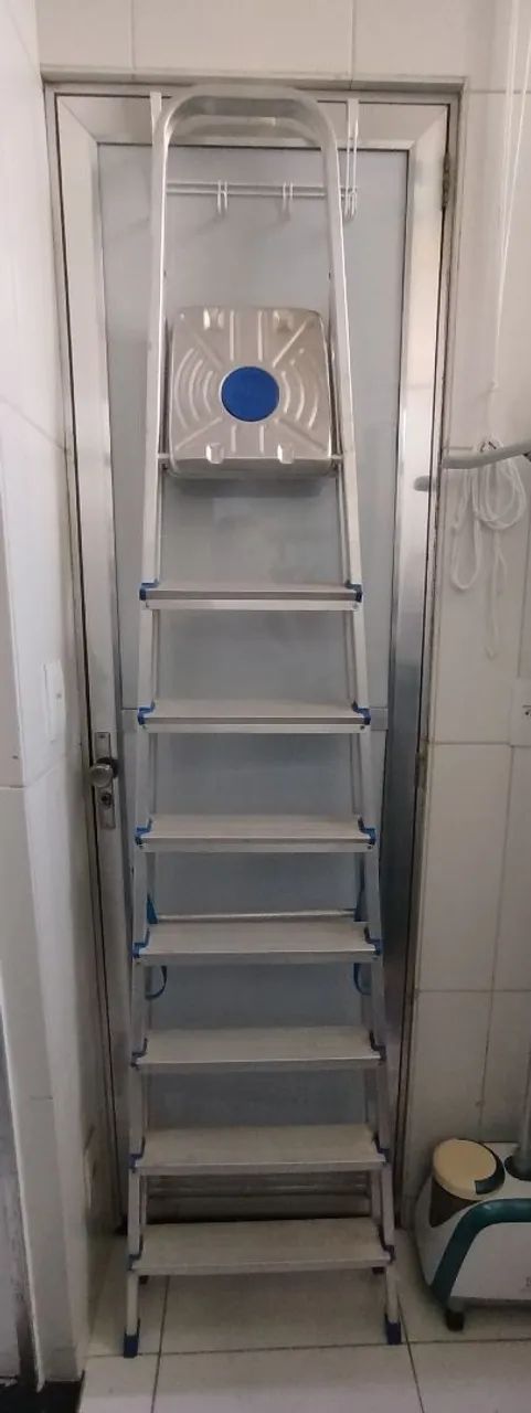 Escada de Alumínio 8 degraus 