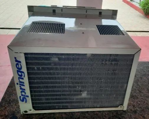 VENDO UM AR-CONDICIONADO DE CAIXA DE 10 MIL BTWUS SEMI NOVO COM CONTROLE  - Foto 3