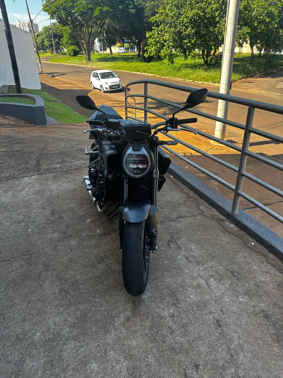 CB650R E-Clutch