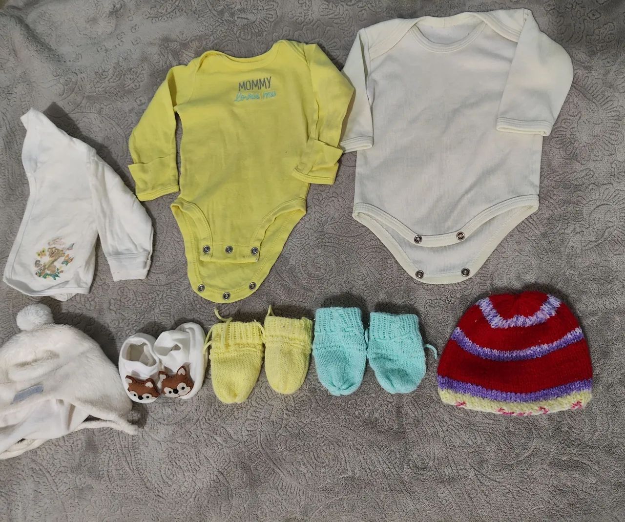 Lote de roupas de bebê unissex e bebe conforto  - Foto 3