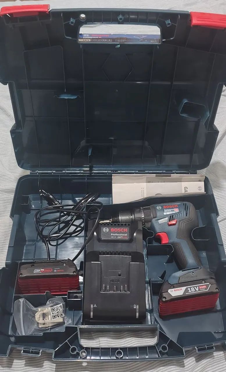 Vendo furadeira Bosch com duas baterias 
