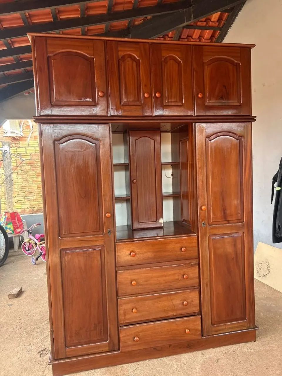 Guarda roupa de madeira 
