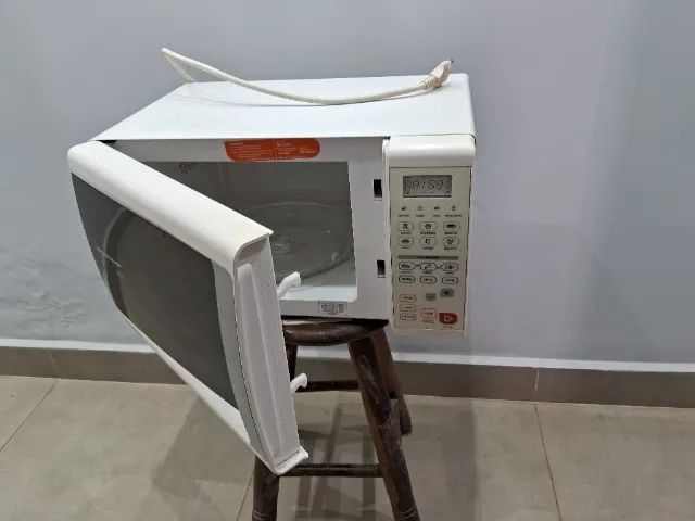Vendo 01 Micro-ondas Brastempo 20 litros BM26A Usado - Foto 3