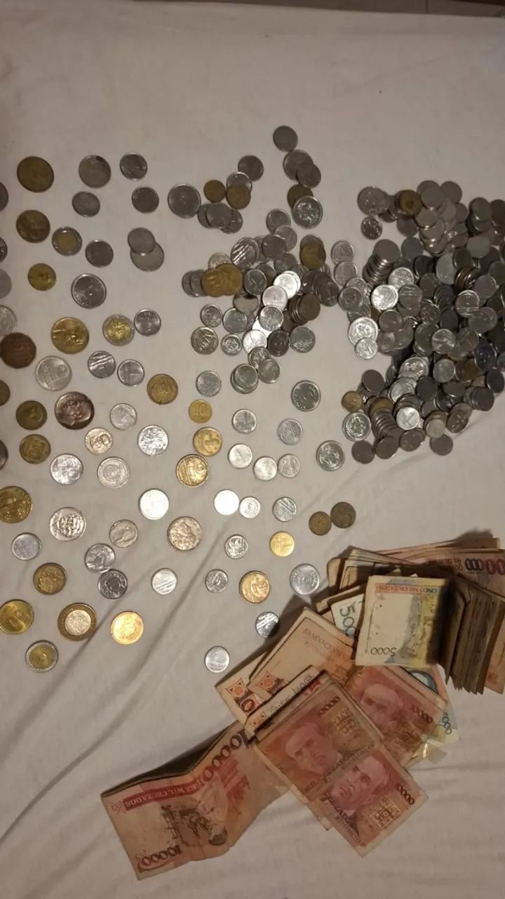 Coleção de moedas e notas / cédulas de dinheiro antigas  - Foto 3