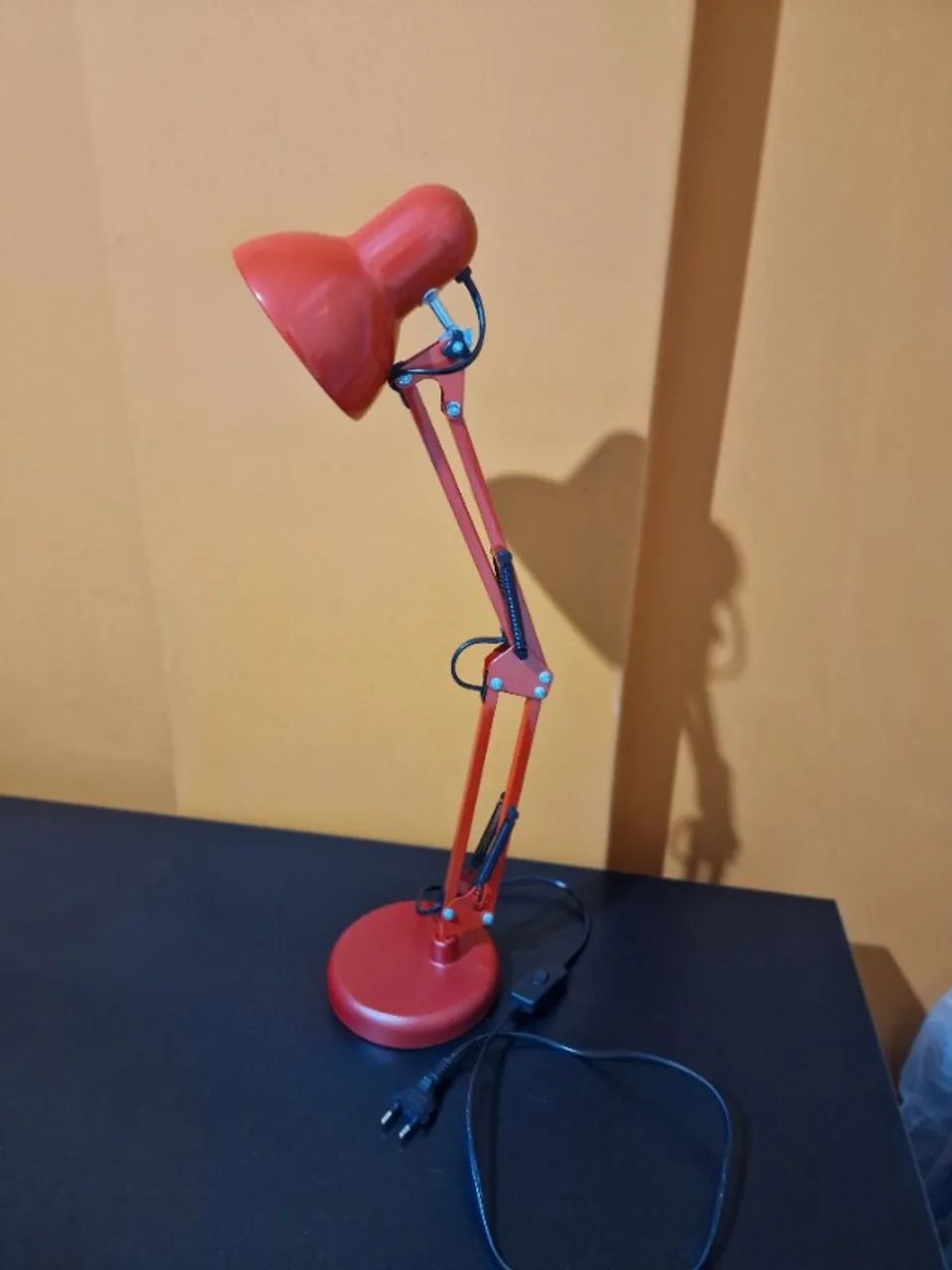 Luminária de Mesa Articulável
