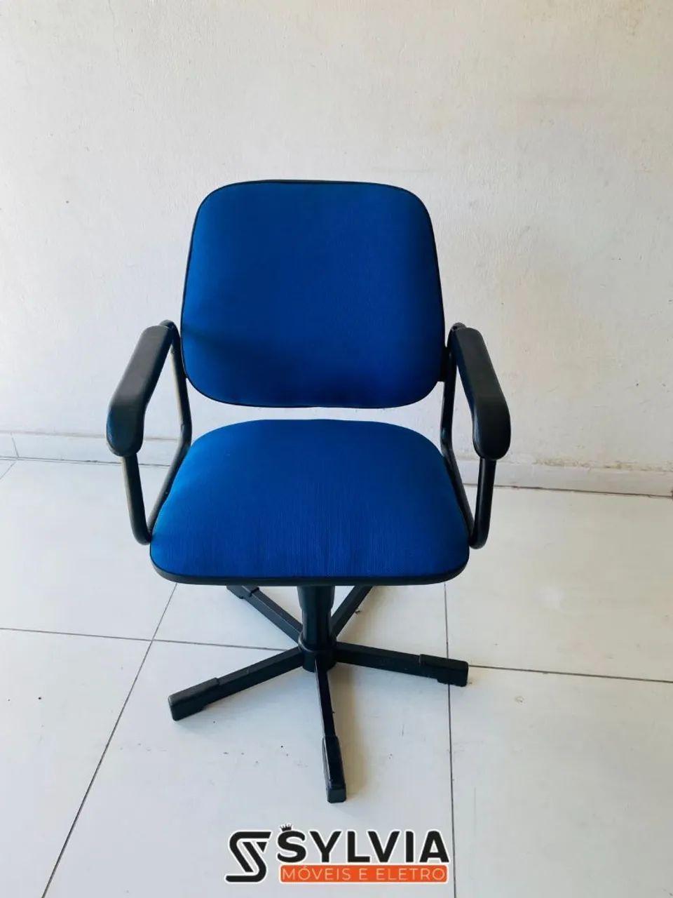 Cadeira de escritório acolchoada azul