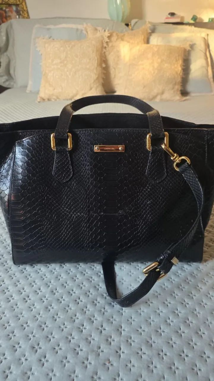 Bolsa Luz da lua em couro textura snake preta 
