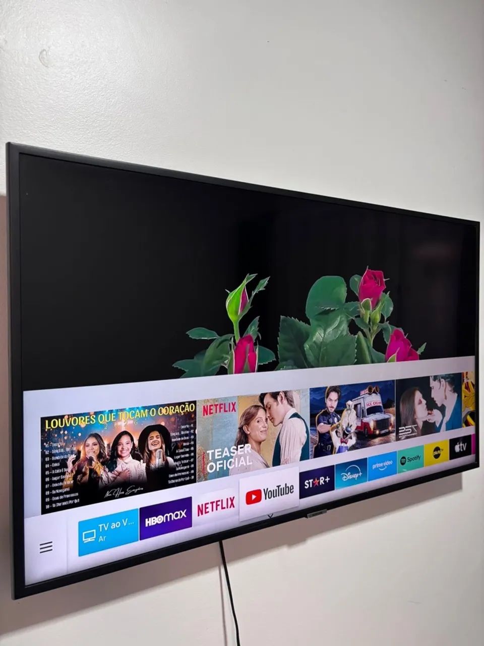 Smart tv Samsung 4k 50 polegadas imagem impecável.