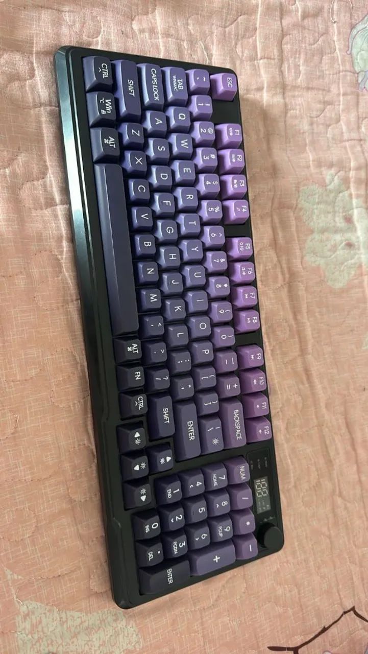 Teclado freewolf m96 novo 