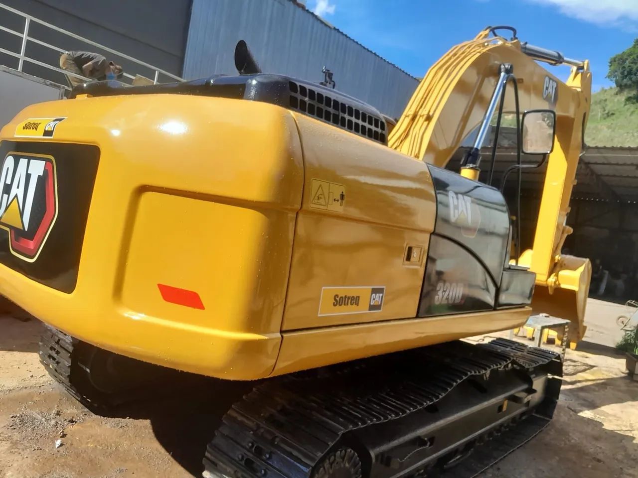 Escavadeira Caterpillar DL2 320  - Foto 2